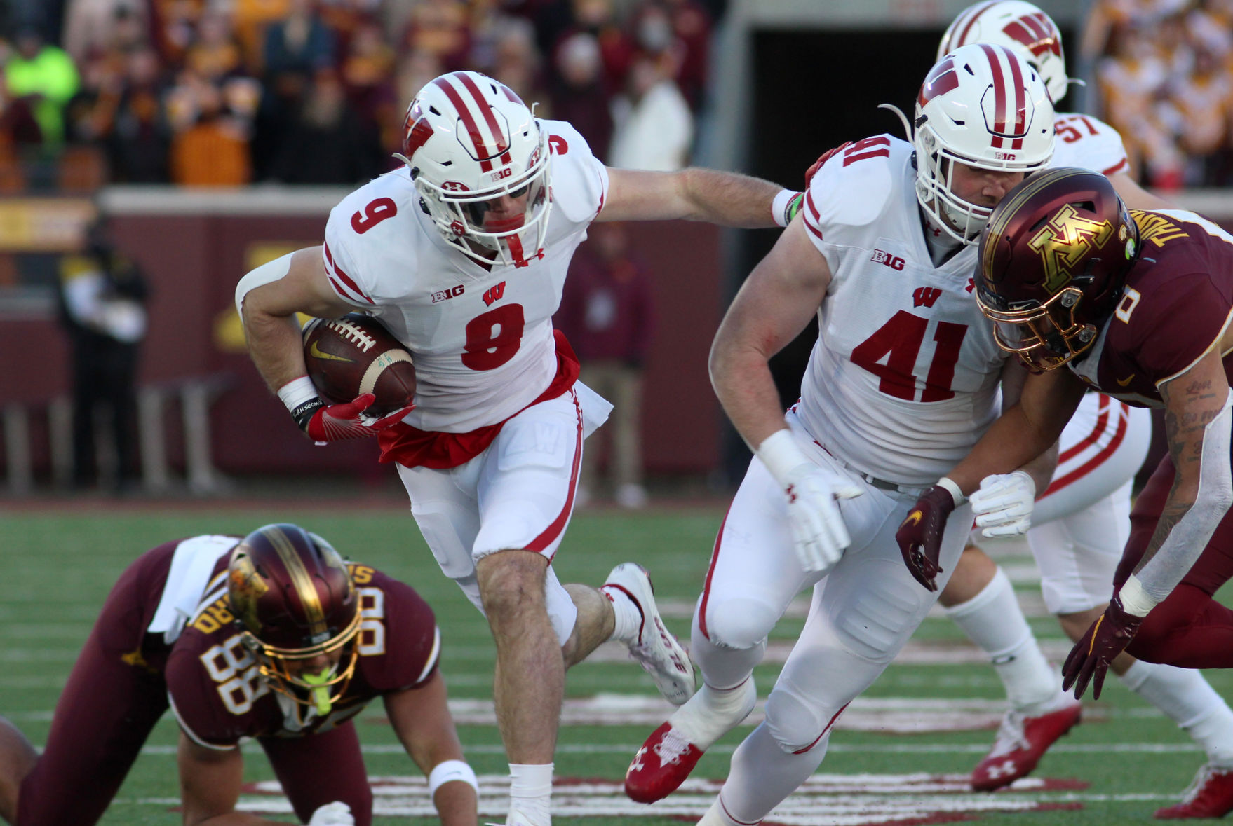 Wisconsin football at Minnesota 11-27-21